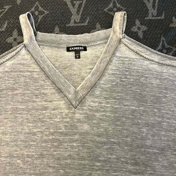 Express Cold Shoulder Top - Picture 4 of 5